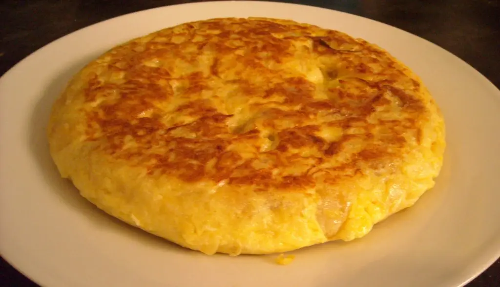 TORTILLA DE PAPA Y CEBOLLA